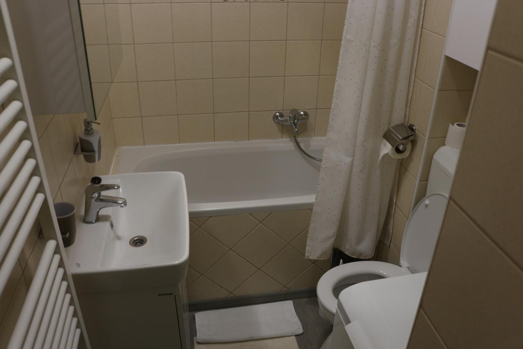 Apartment Centrum With Private Parking *