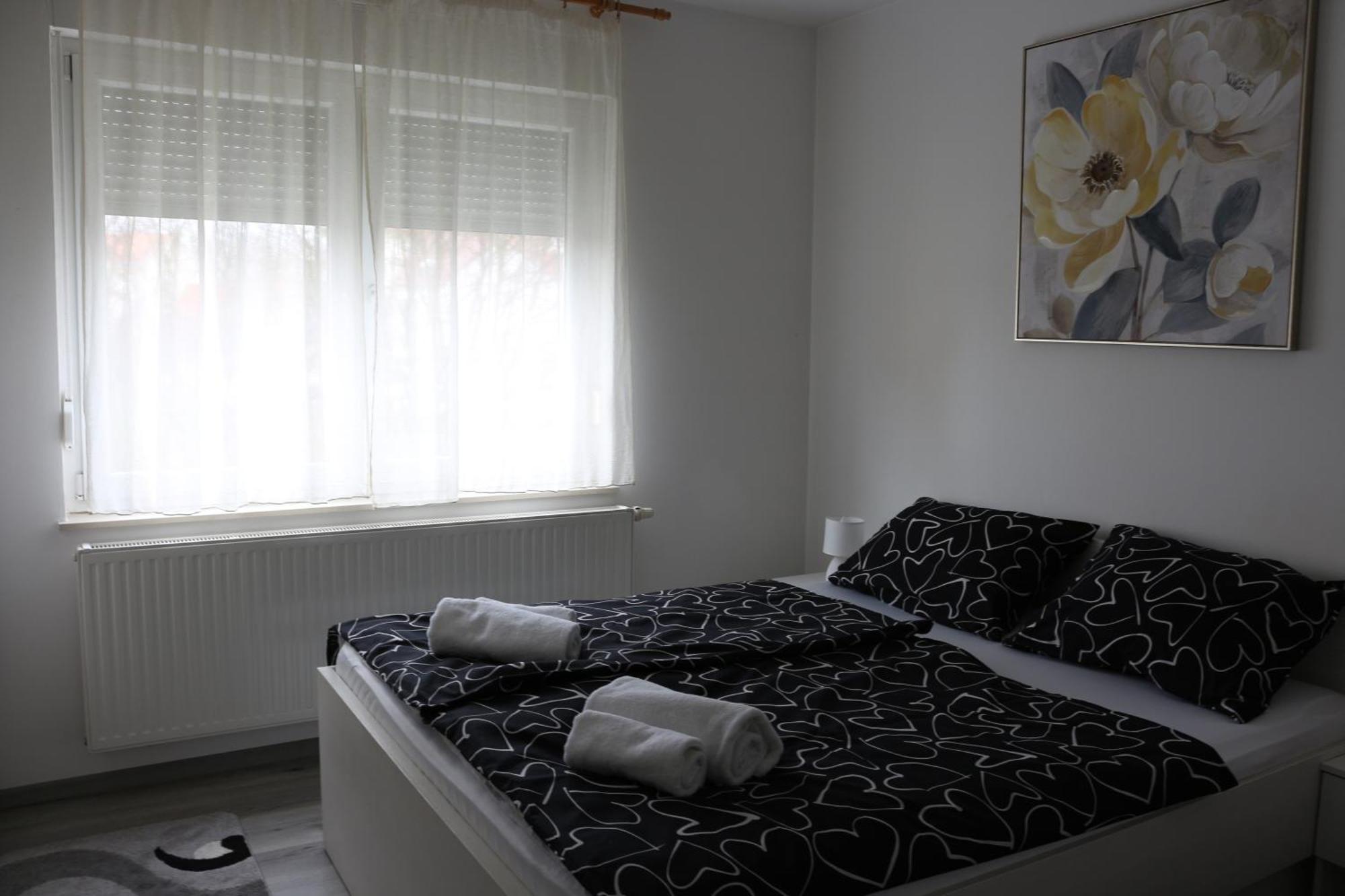 Centrum With Private Parking Apartment Virovitica